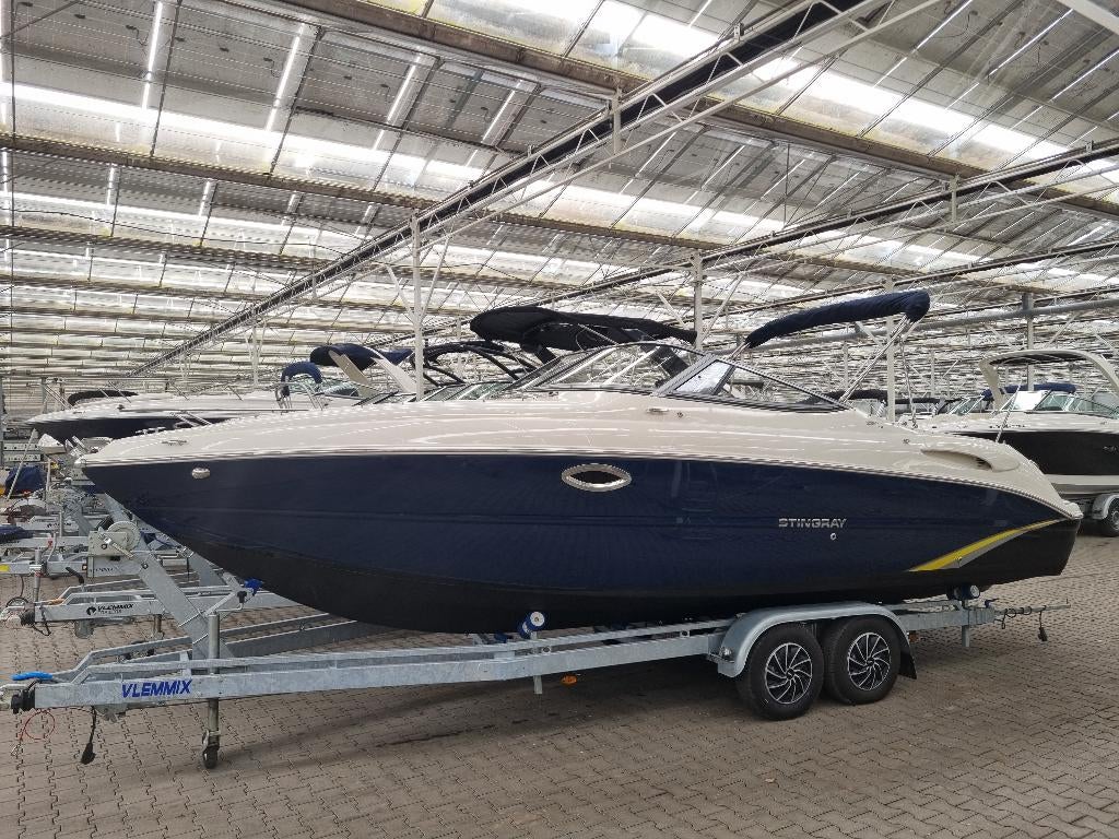 Stingray 250 LR van het jaar 2017 Volvo Penta 240 PK, Watersport en Boten, Ophalen, Gebruikt, Binnenboordmotor, 6 meter of meer