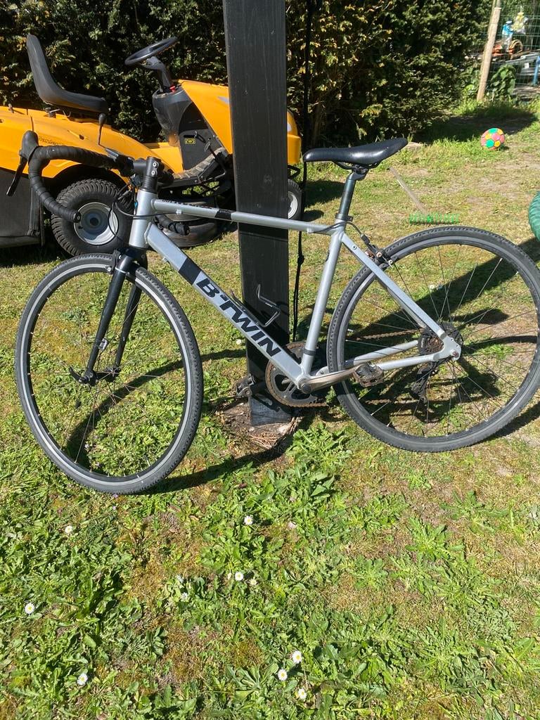 Koersfiets decatlhon, Fietsen en Brommers, Ophalen, Zo goed als nieuw
