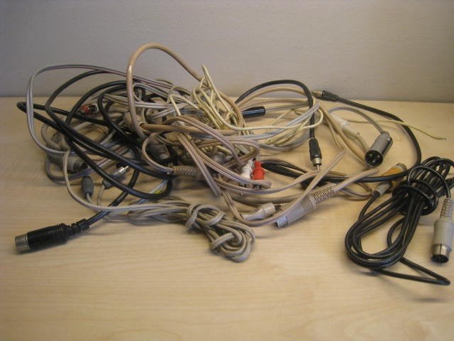 Set oude audio kabels en conversiestekkers, Audio, Tv en Foto, Audiokabels en Televisiekabels, Ophalen