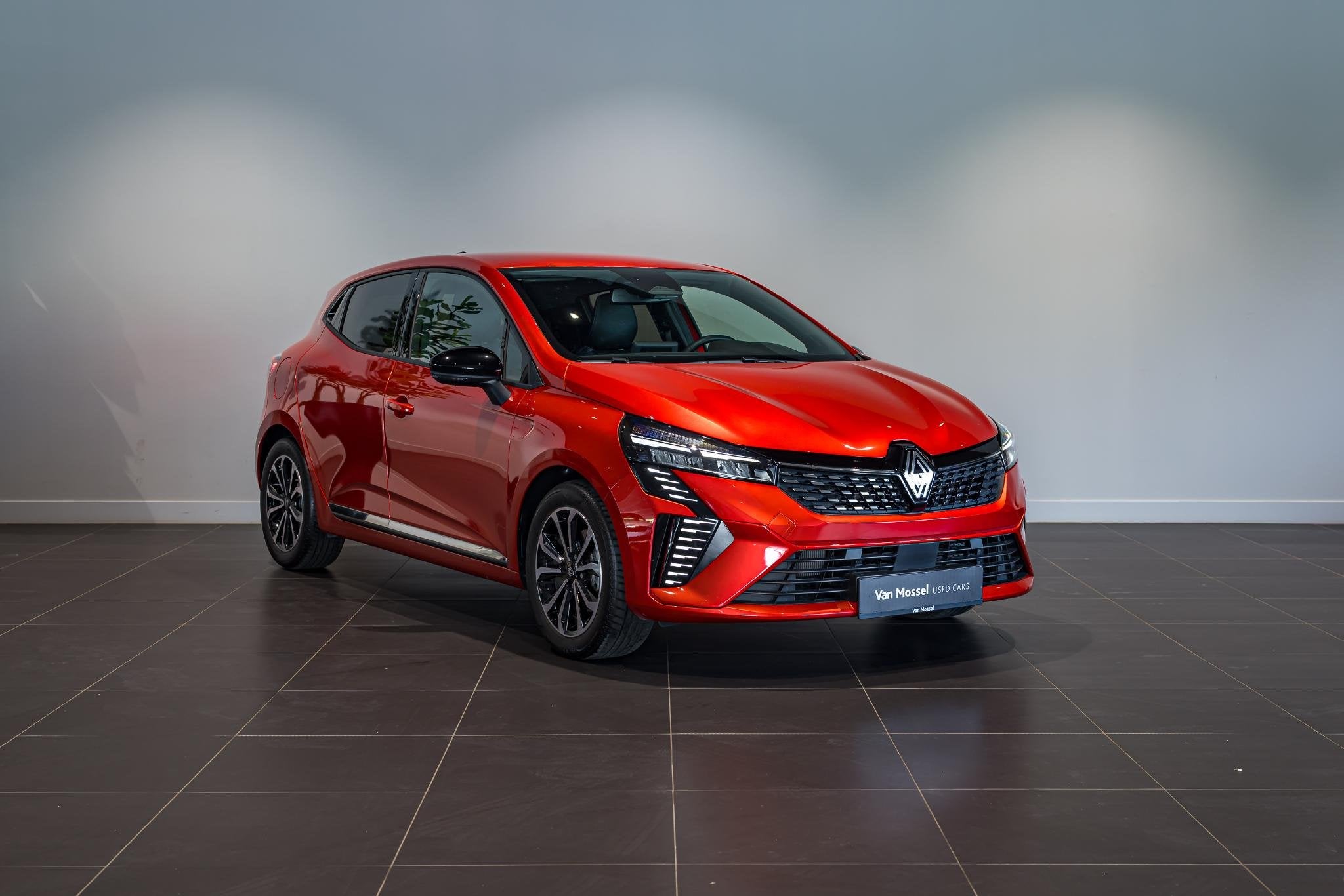Renault Clio E-TECH Full Hybrid 145 Techno (automatique), Rouge, Entreprise, Carnet d'entretien, 105 kW
