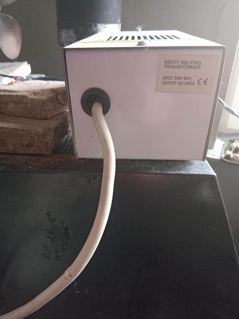 Omvormer 12V 200W – Zwaar model met 4 uitgangen + zekeringe, Ophalen of Verzenden