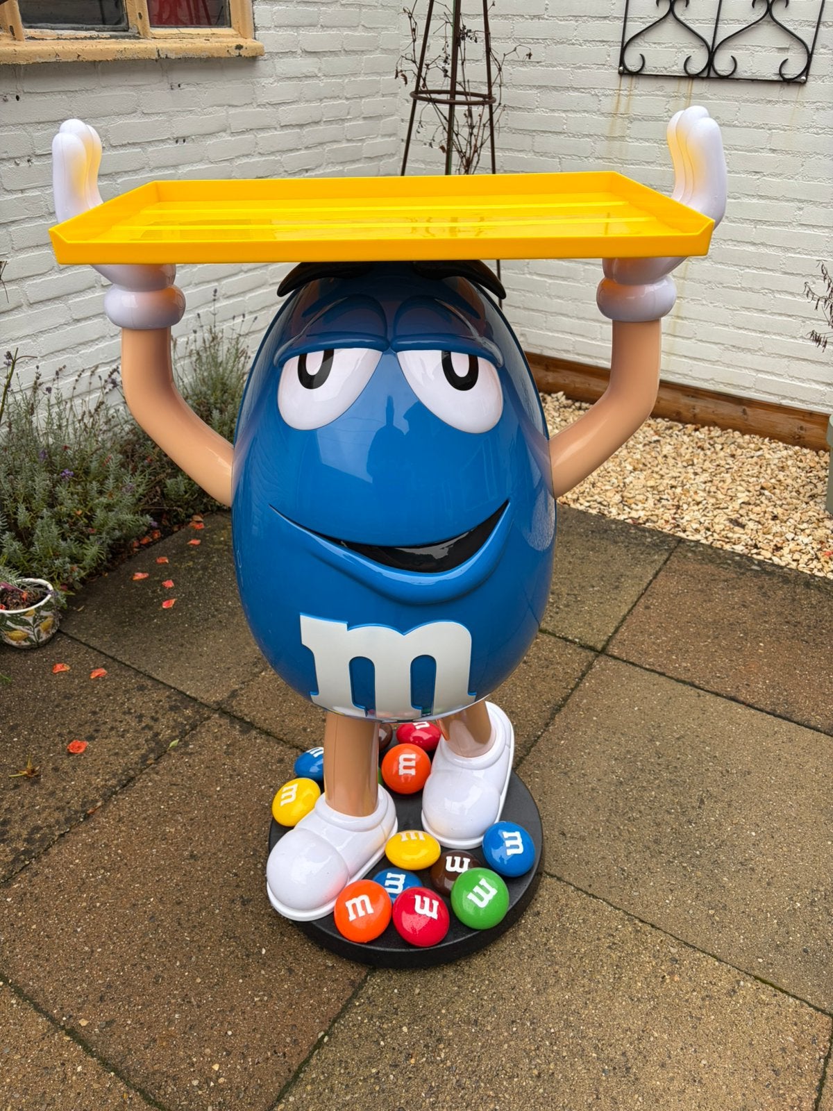 Grote unieke blauwe M&M display met dienblad, Enlèvement, Comme neuf
