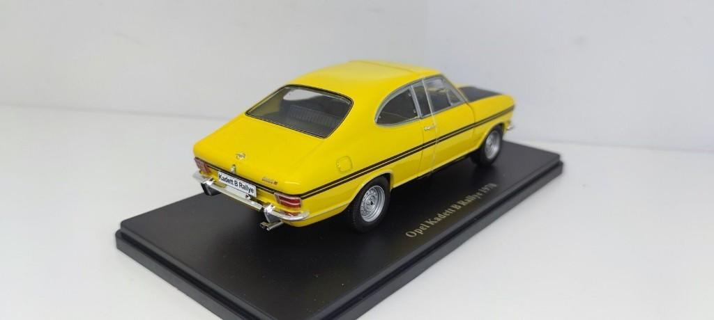 1:24 (ixo) Opel Kadett B Rallye 1970 geel (zonder doos), Enlèvement ou Envoi, Utilisé, Voiture, Autres marques