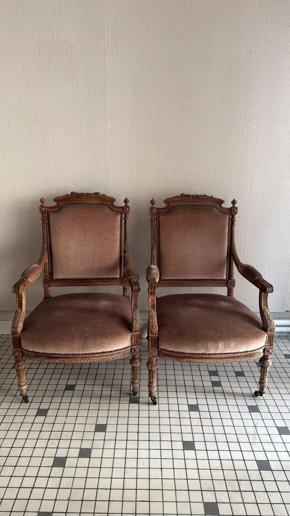 Antieke stoelen, Ophalen