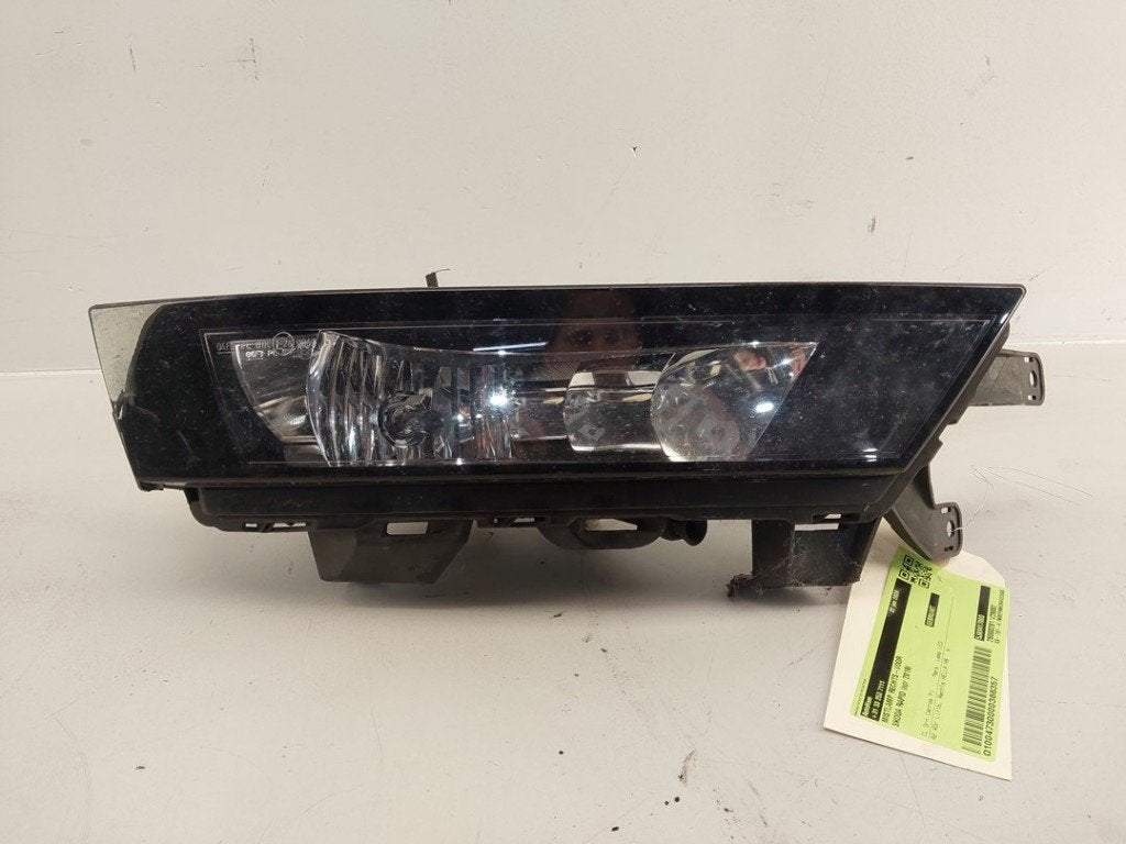 ANTI BROUILLARD AVANT DROIT Skoda Rapid (|5JA941700D|), Utilisé, Info@forvia.com, HELLA GmbH & Co. KGaA, Rixbecker Straße 75
59552  Lippstadt, DE