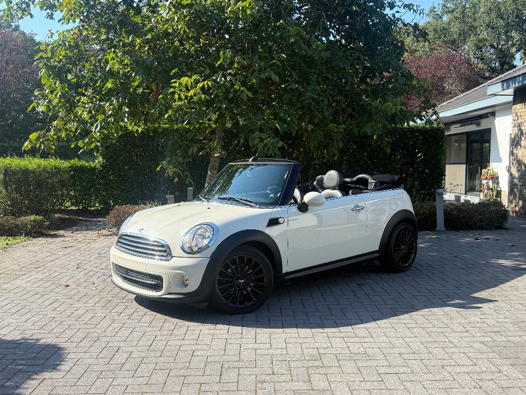 MINI One Cabrio 1.6 – 81.780 km – Volledige Historiek, Auto's, Voorwielaandrijving, Zwart, 4 cilinders, https://public.car-pass.be/vhr/f035f248-32d0-4446-bdff-66dfc81f2ffe