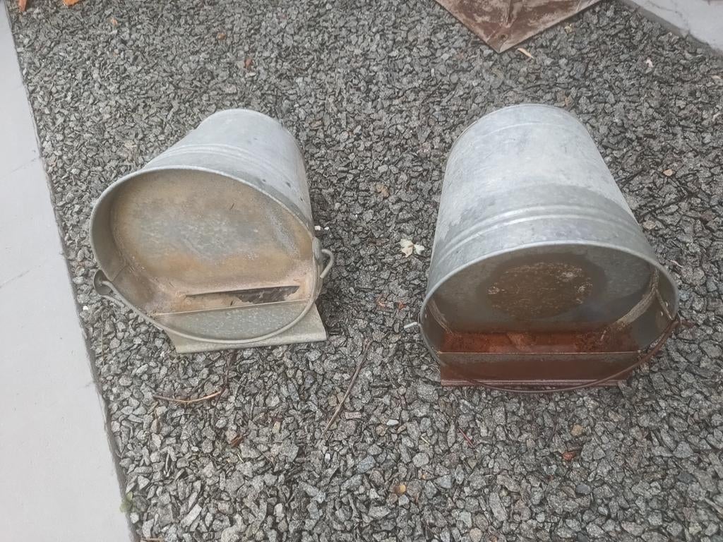 2 zinken drink emmers voor kippen of ....., Antiek en Kunst, Ophalen