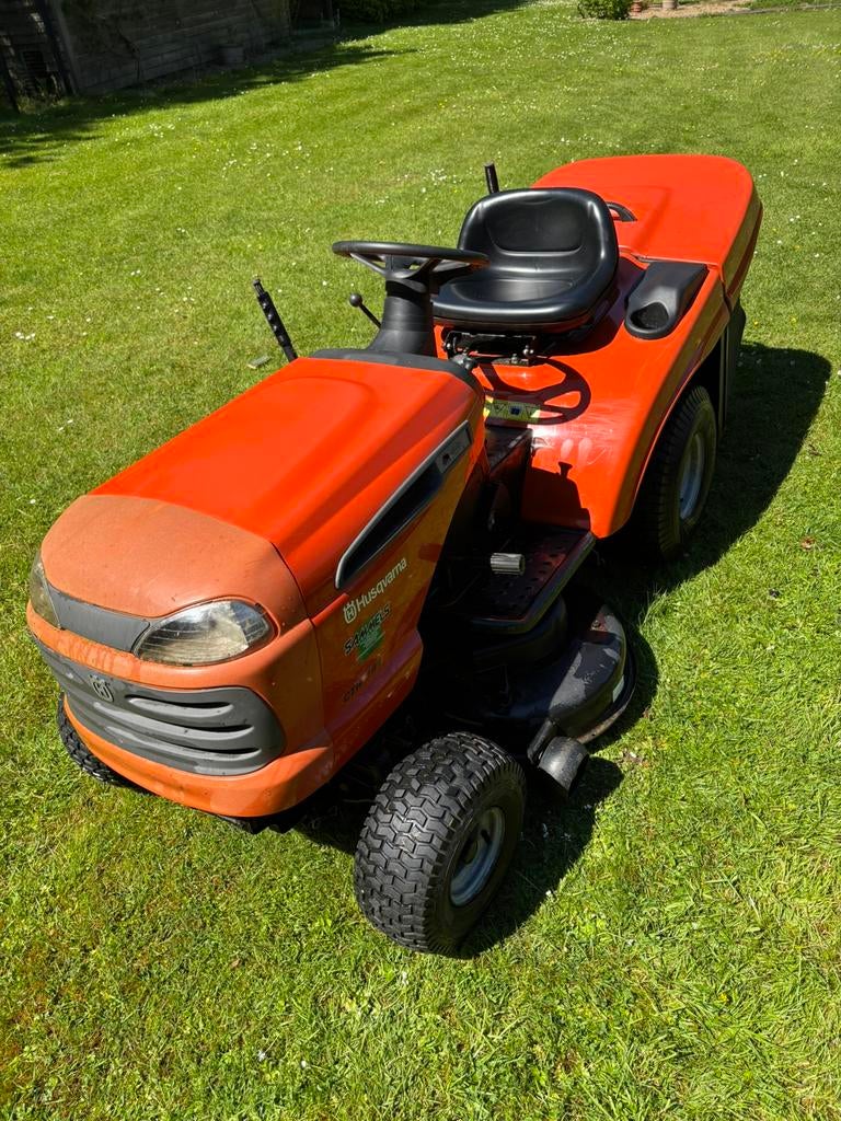 Belle tondeuse autoportée,Husqvarna.Toujours bien entretenu), Enlèvement, Utilisé, Bac de ramassage, 90 à 120 cm