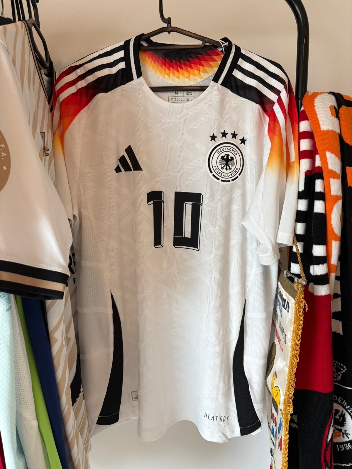 Chemise Adidas Authentic Home de l'Allemagne 2024 — Musiala, Taille M, Enlèvement ou Envoi, Comme neuf, Maillot