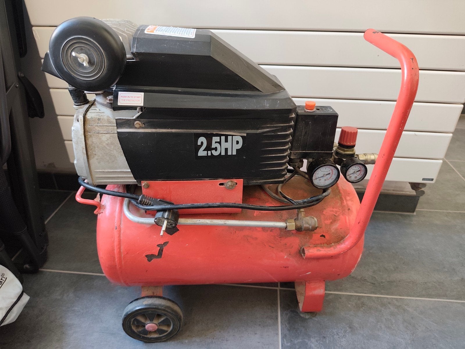 Compressor Euro tools 2,5 bar, Bricolage & Construction, Compresseurs, Enlèvement
