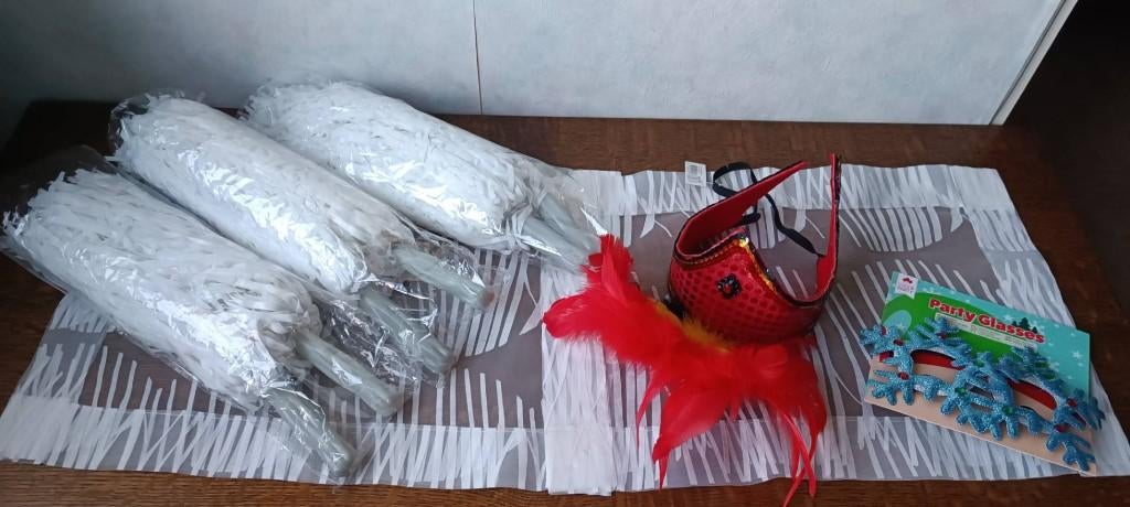 Accessoires de fête, Enlèvement, Neuf, Chapeau ou Perruque