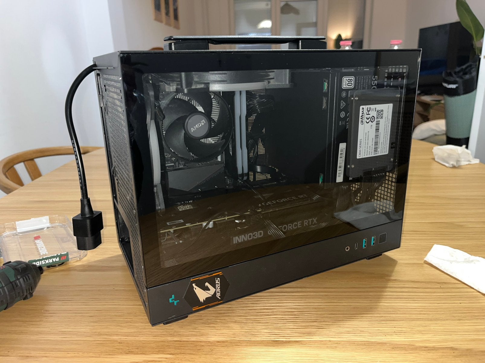 PC gaming — RTX 5060 Ti — Ryzen 5 5600X 32 Go de RAM, 32 GB, Comme neuf, SSD, Avec carte vidéo