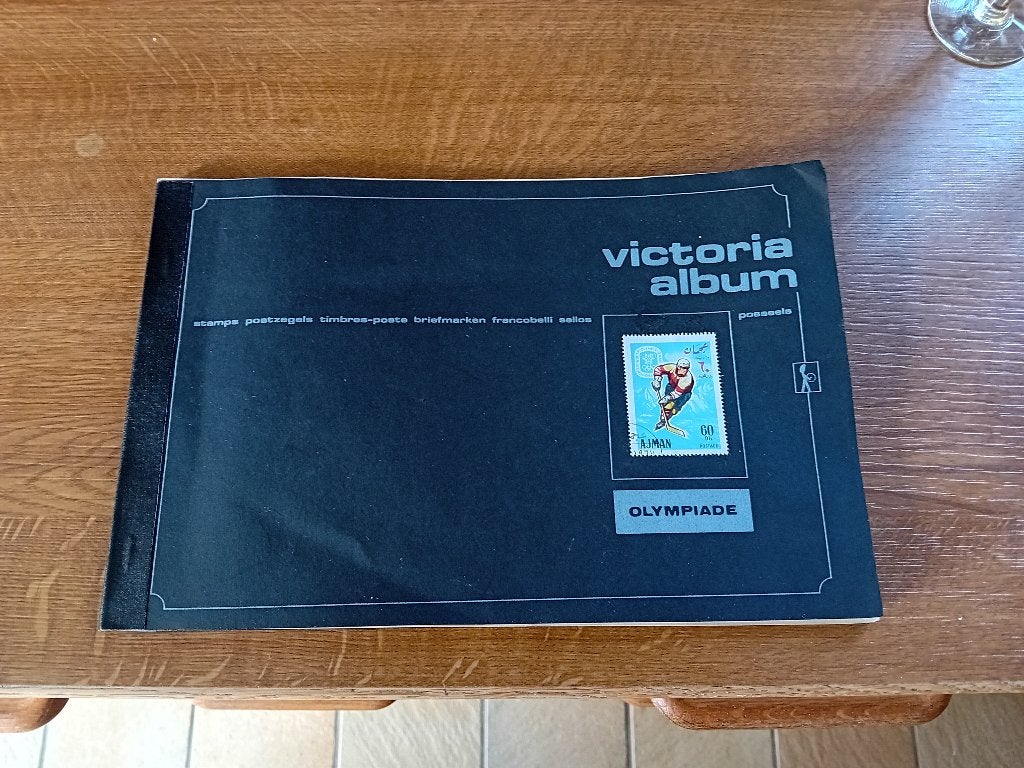 Album Chromos Images Timbres Victoria Olympiades., Enlèvement ou Envoi, Comme neuf