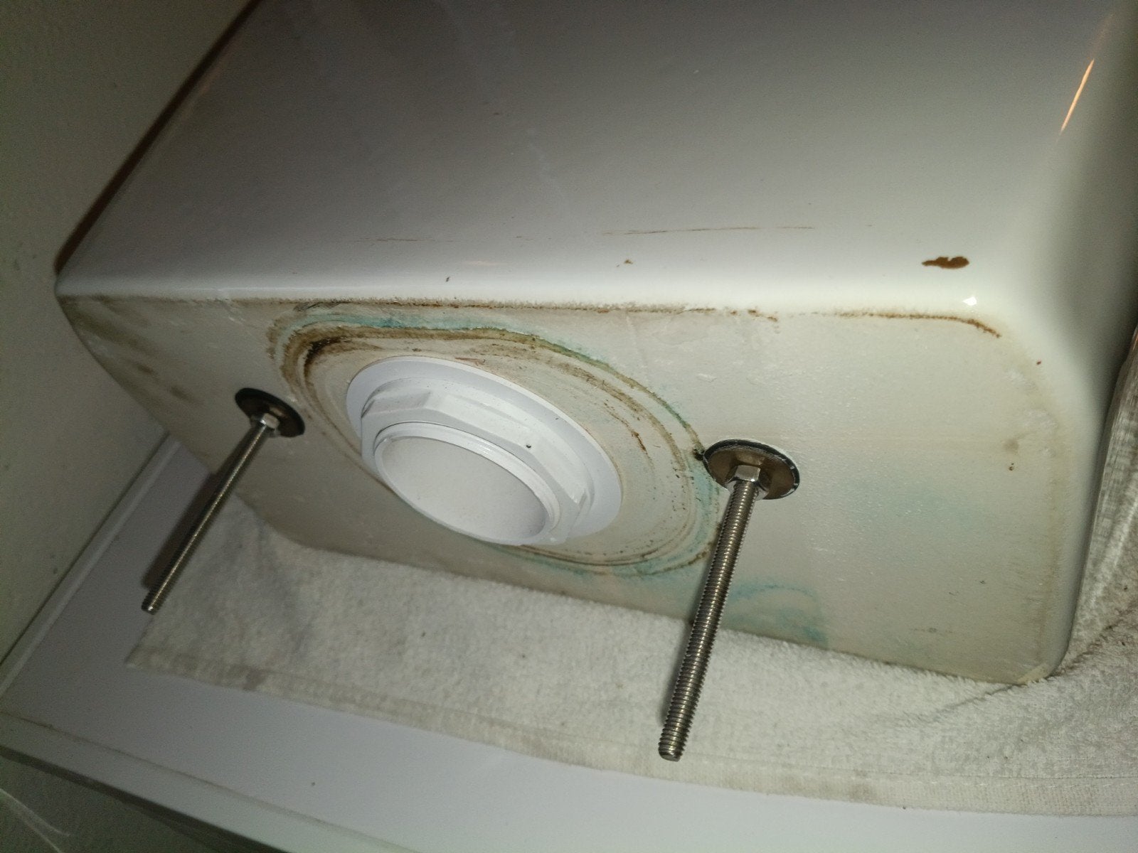 Stortbak toilet, Ophalen, Toilet