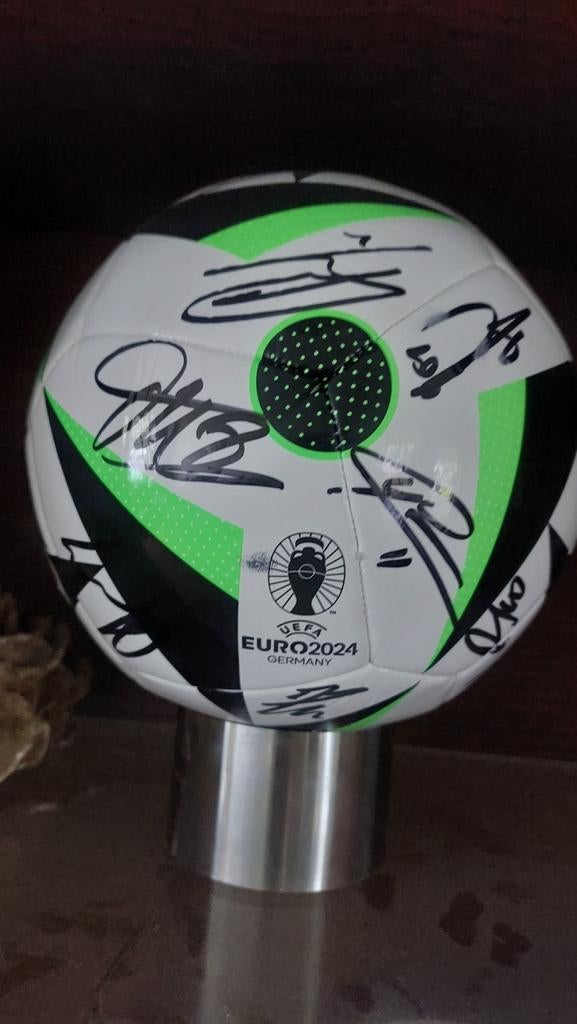 Gesigneerde voetbal - rode duivels, Verzamelen, Ophalen