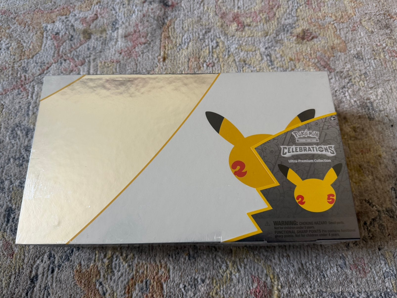 Pokémon Celebrations Ultra-Premium Collection, Ophalen of Verzenden, Zo goed als nieuw