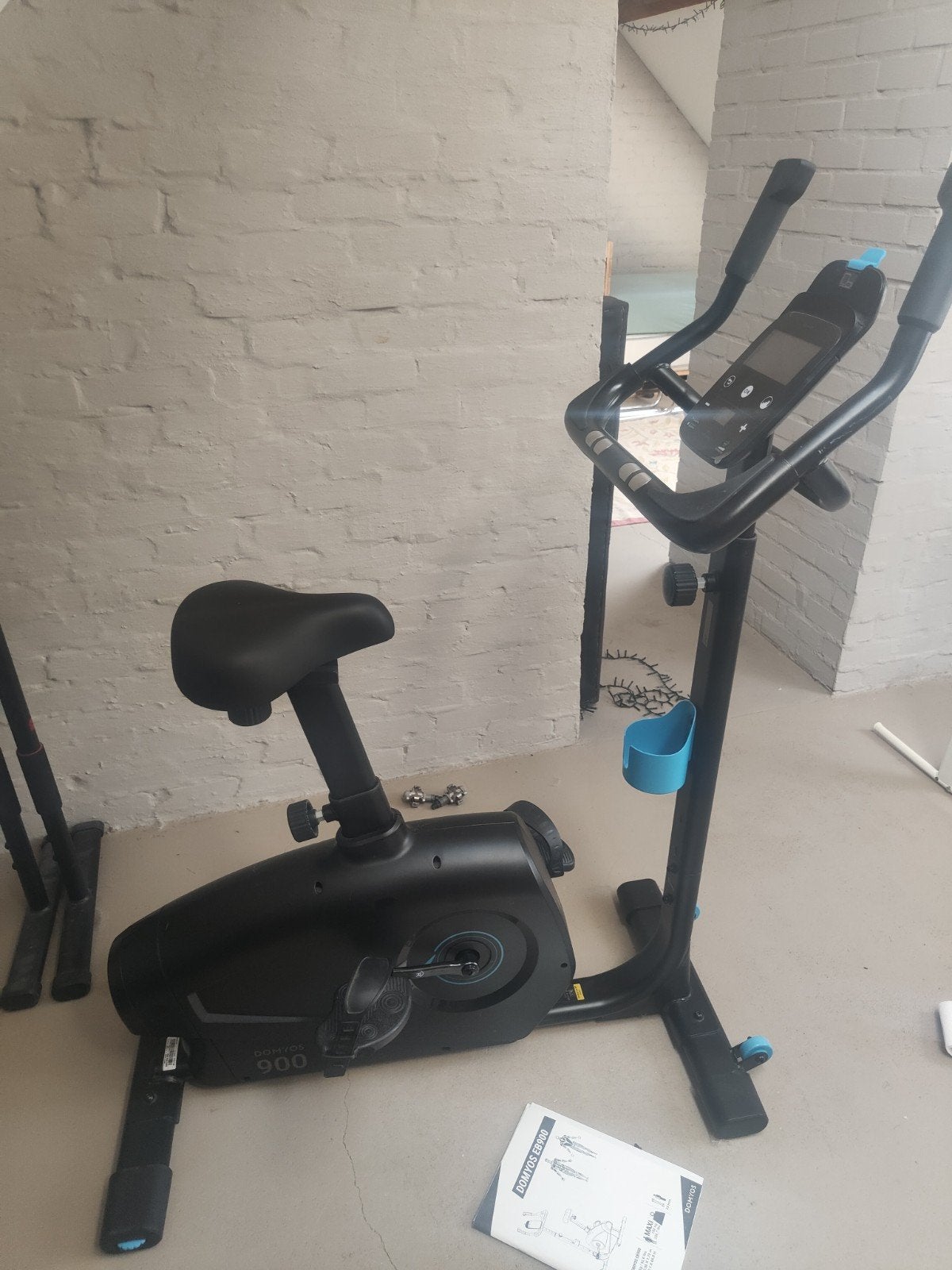 DOMYOS Interactieve hometrainer met zelfaandrijving EB900 B, Ophalen, Hometrainer
