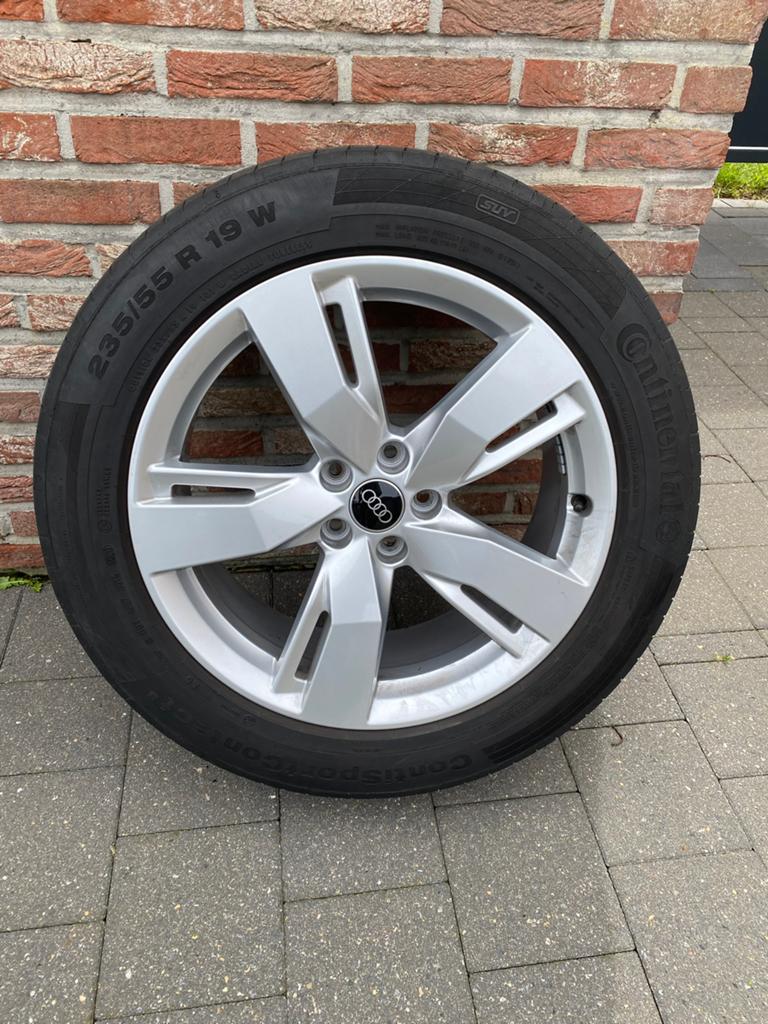 Set Orgineel Audi Q5 velgen 19inch met zomerbanden, Auto-onderdelen, Banden en Velgen, Gebruikt, Banden en Velgen, 235 mm, Terreinwagen
