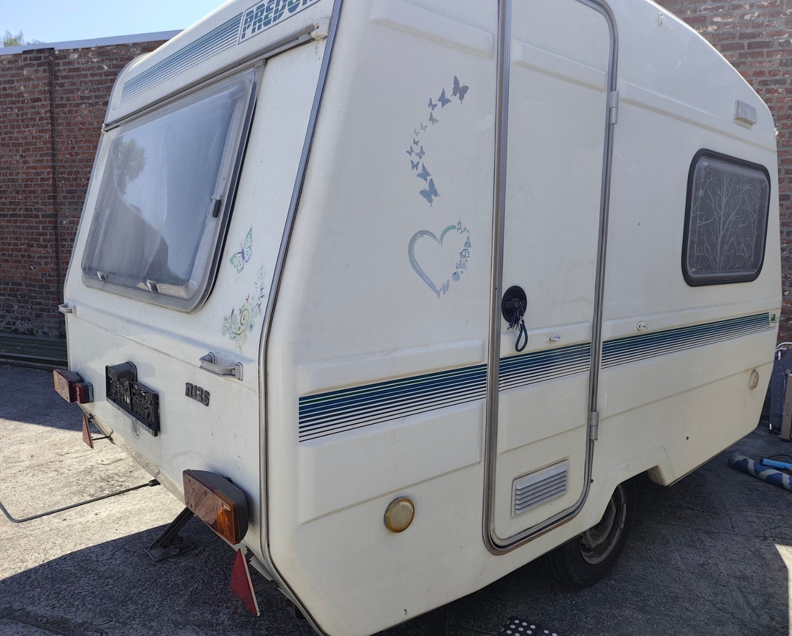 Predom N126 gerenoveerd, <500 kg, Caravans en Kamperen, Caravans, Particulier, Predom, Vast bed