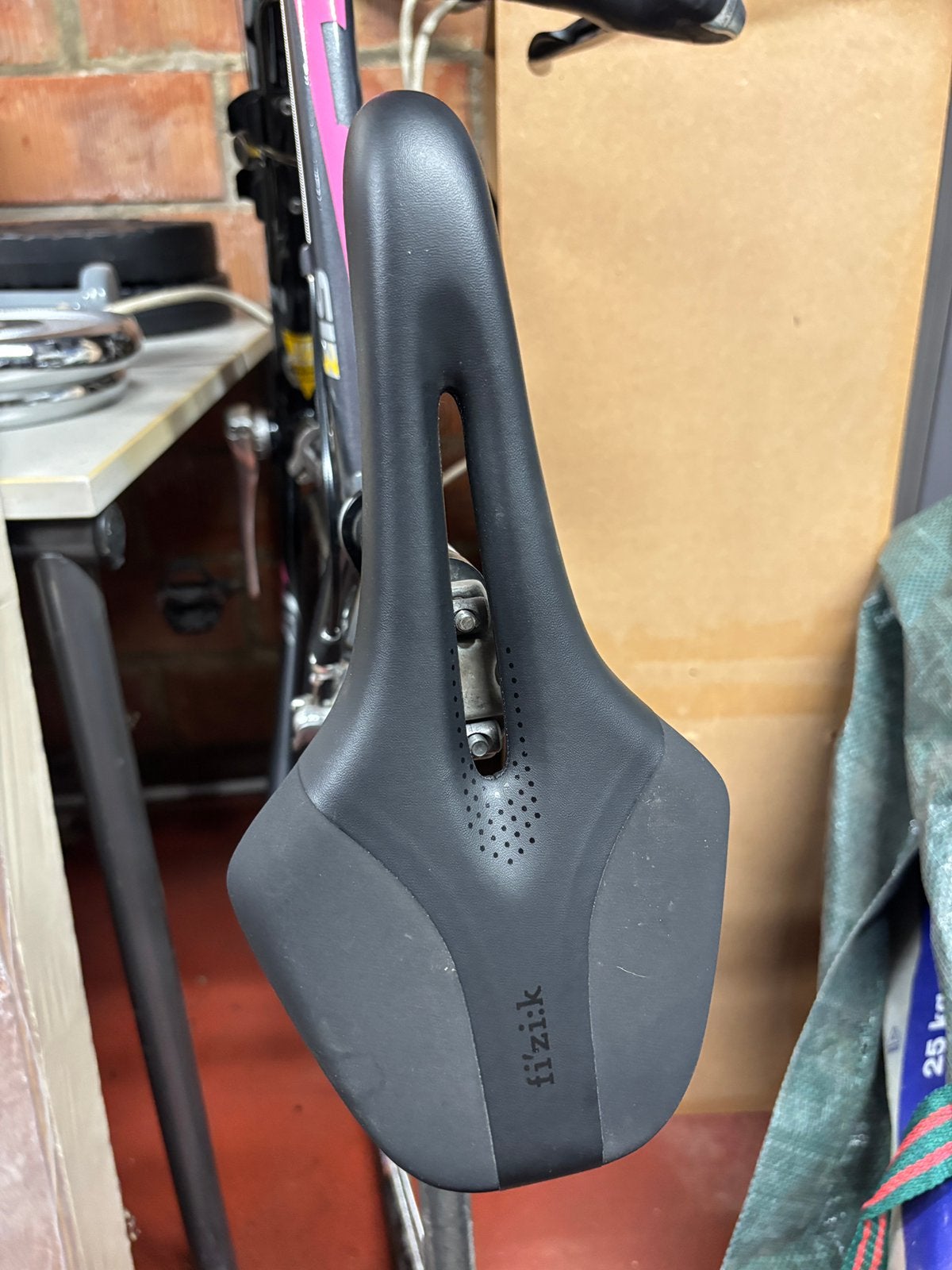 Fizik zadel Luce R5, Fietsen en Brommers, Ophalen, Zo goed als nieuw, Zadel