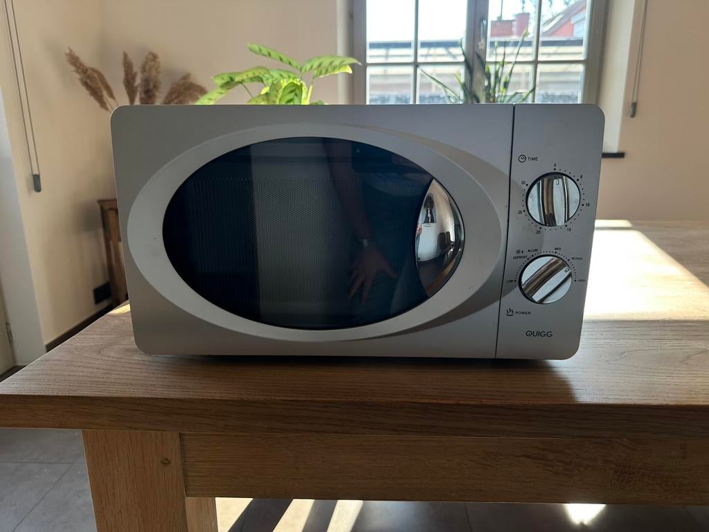 Microgolfoven Quigg, Elektronische apparatuur, Microgolfovens, Ophalen, Zo goed als nieuw, Microgolfoven
