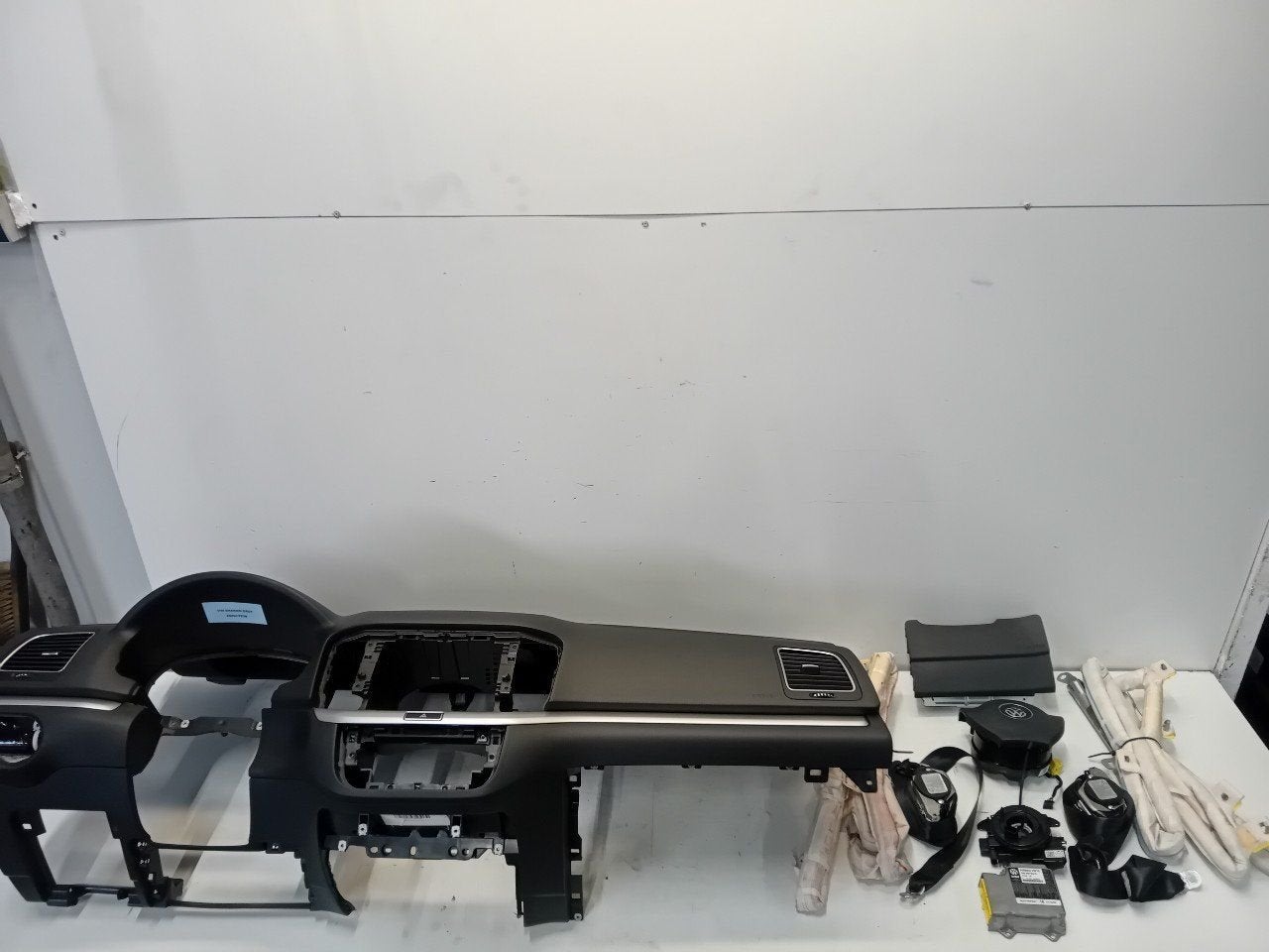 Airbag set Volkswagen Sharan, Onderdelen@venauto.nl, Van der Ven Autorecycling B.V., Ettenseweg 76, 4706 PB Roosendaal, The Netherlands