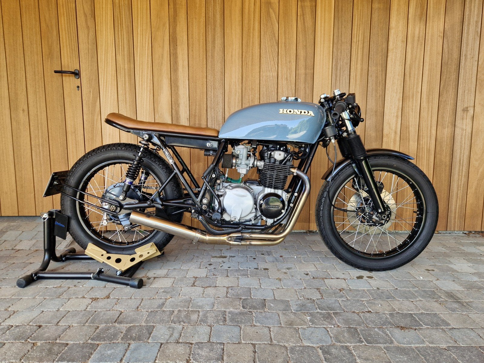 Honda CB550 Caferacer oldertimer, Motos