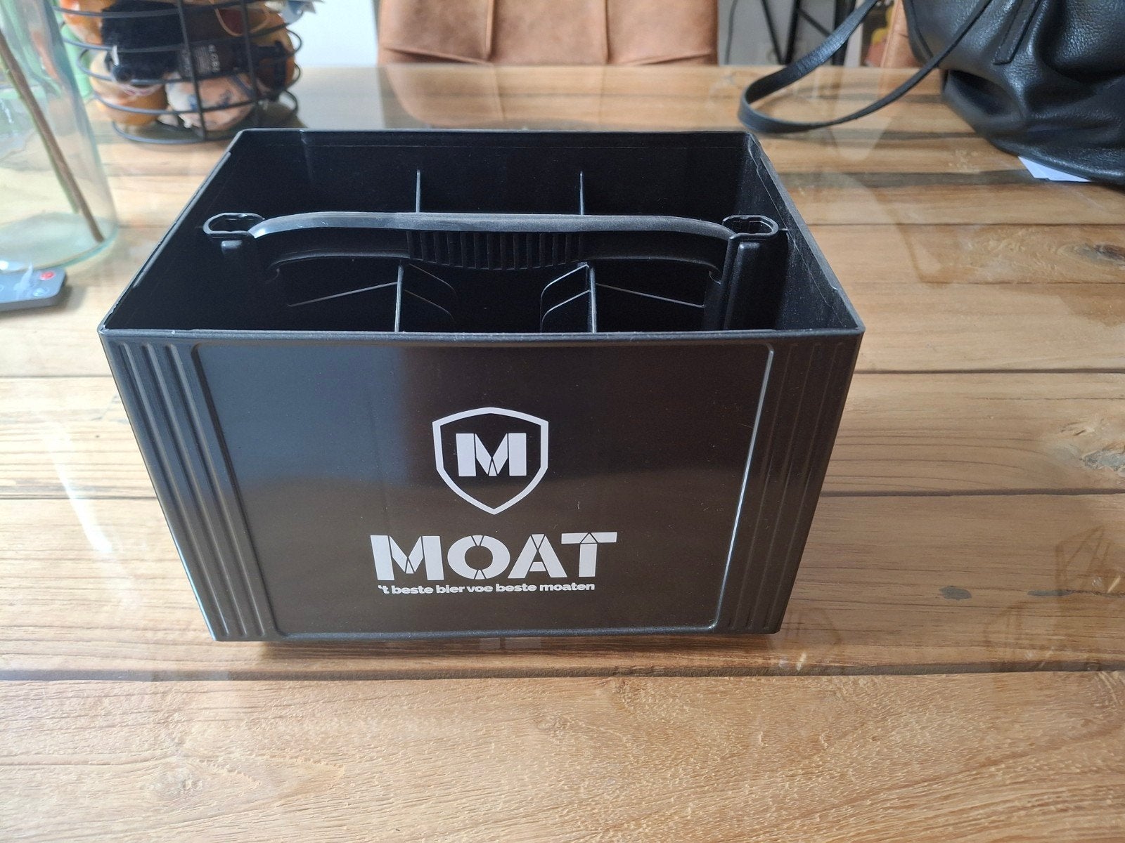 Bierbak / box Moat (8kg) promomateriaal, Verzamelen, Ophalen