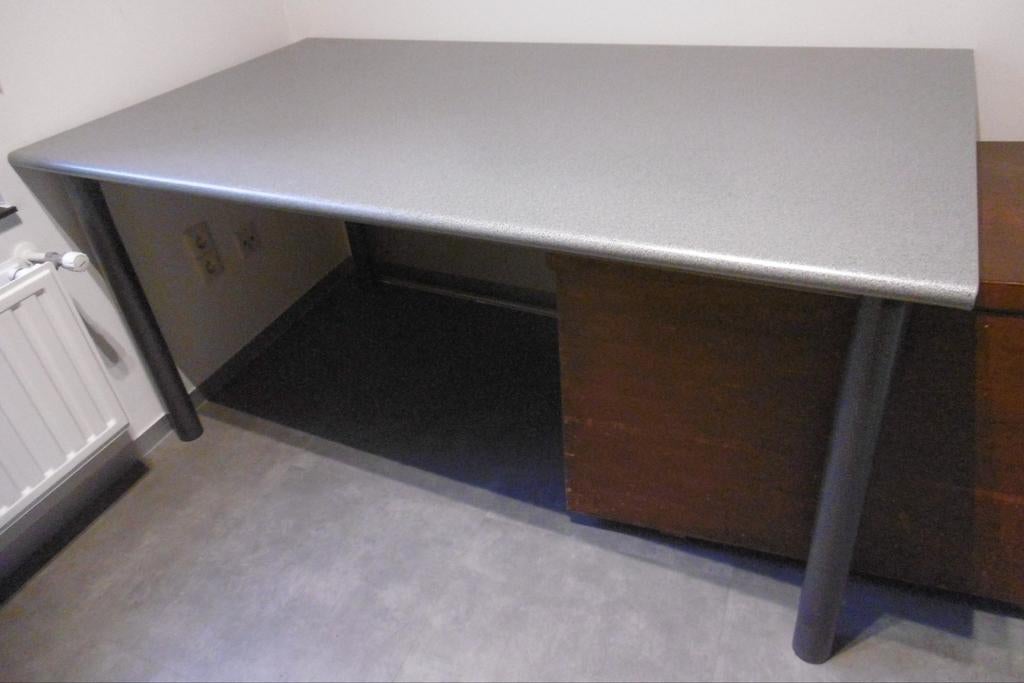 Robuuste tafel + bijhorende klaptafel., Huis en Inrichting, Ophalen