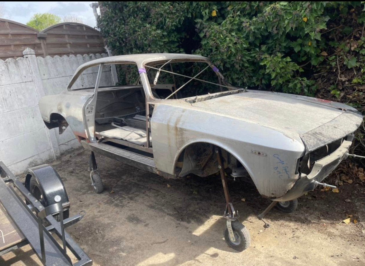 Vend alfa coupé bertone scalino (boite aux lettres) 1970, Auto's, Achterwielaandrijving, Particulier, 2 deurs, Zilver of Grijs