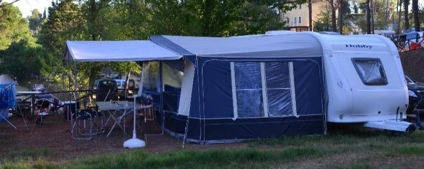 Caravane Hobby Prestige, Caravans en Kamperen, Caravans, Particulier, tot en met 4, 1250 - 1500 kg, Rondzit, Hobby, 2 aparte bedden