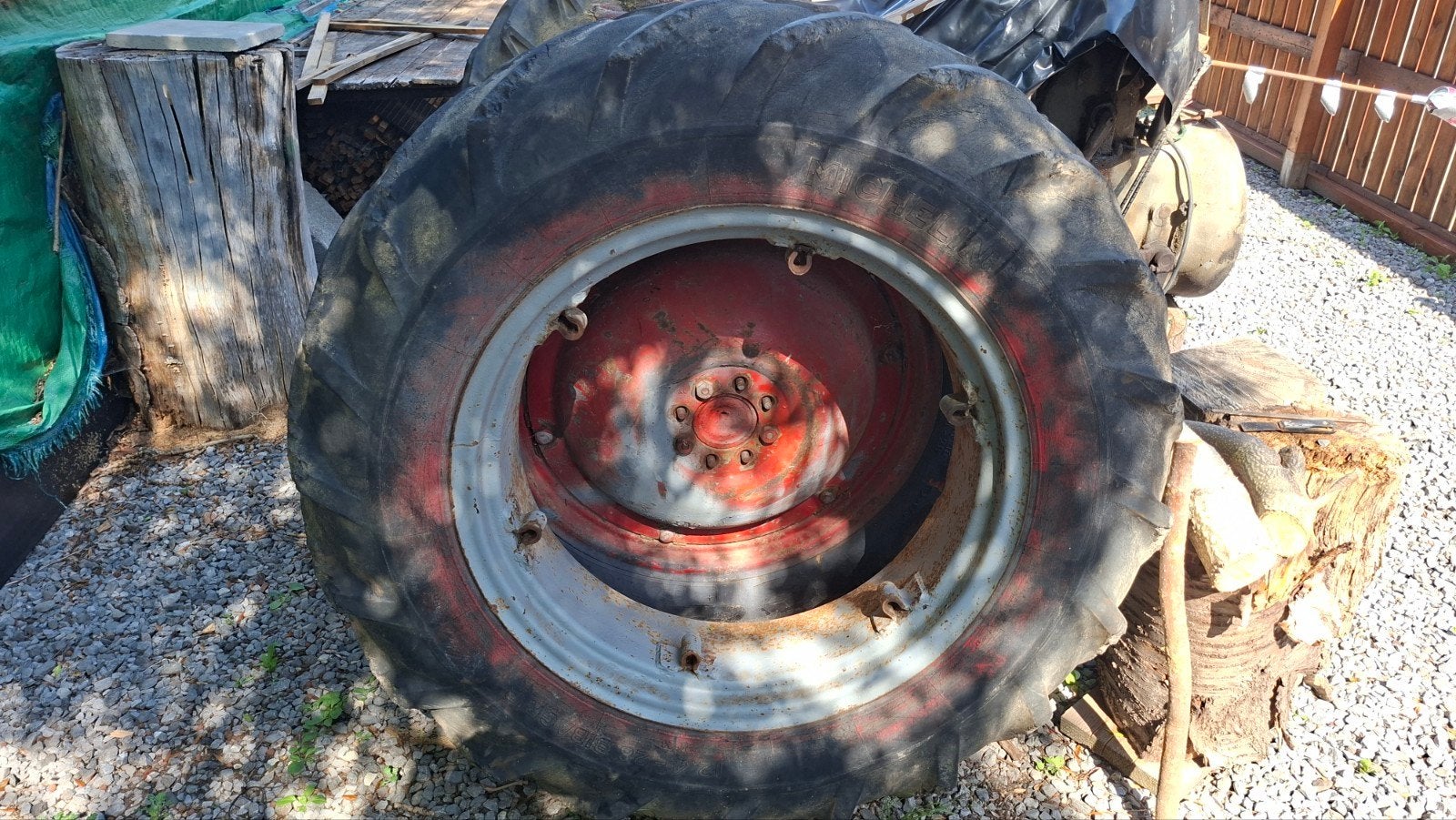 Roue tracteur ferguson, Enlèvement