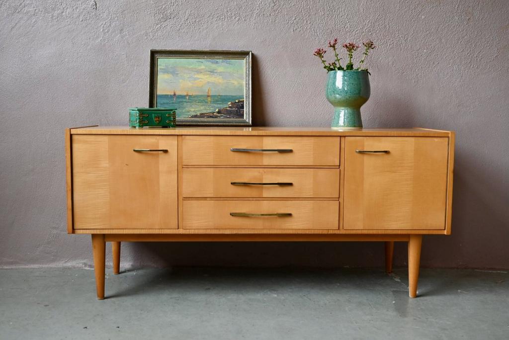 Vintage laag dressoir uit de jaren 60 en 70, Huis en Inrichting, Kasten |Televisiemeubels, Gebruikt, Minder dan 100 cm, 100 tot 150 cm