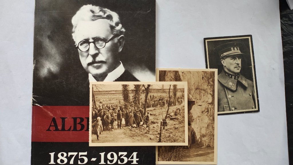 Roi Albert Ier catalogue exposition Belgique, Boeken, Geschiedenis | Nationaal, Verzenden, 20e eeuw of later, Gelezen