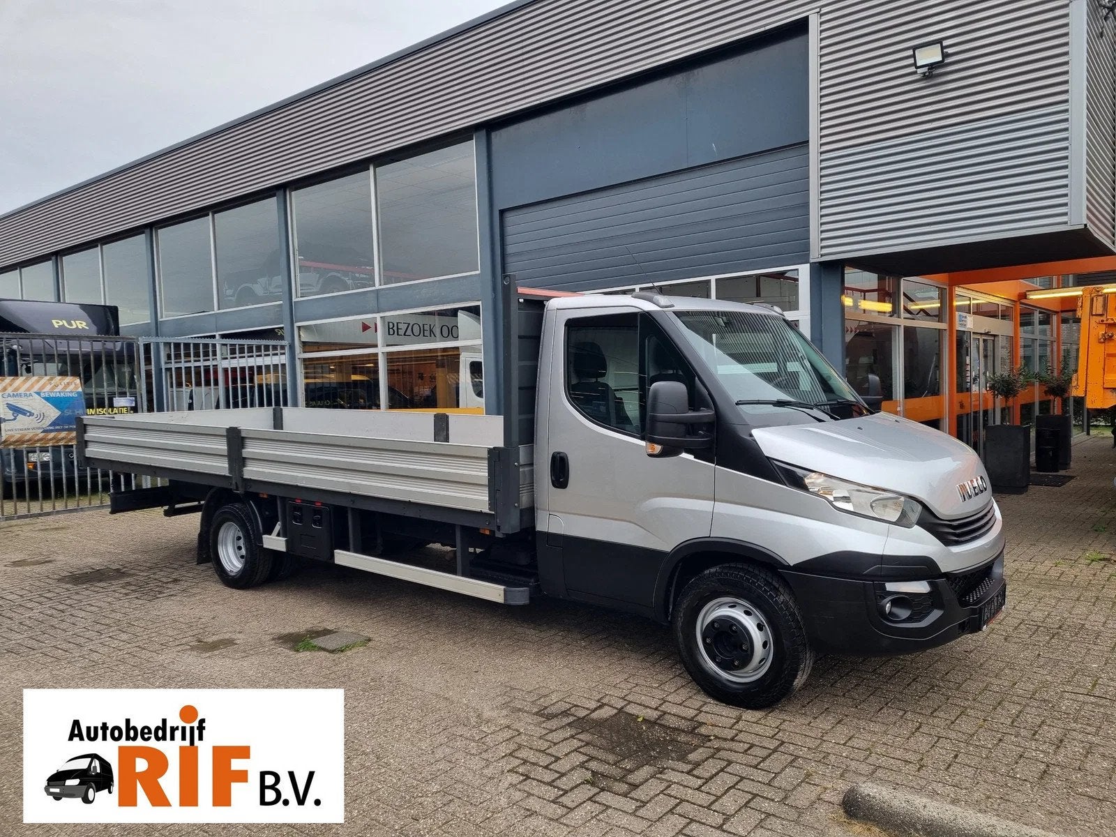 Iveco Daily 65C18 3.0D Open Laadbak 6M Euro6 GVW 6500kg, Autos, Argent ou Gris, Achat, Euro 6, Entreprise