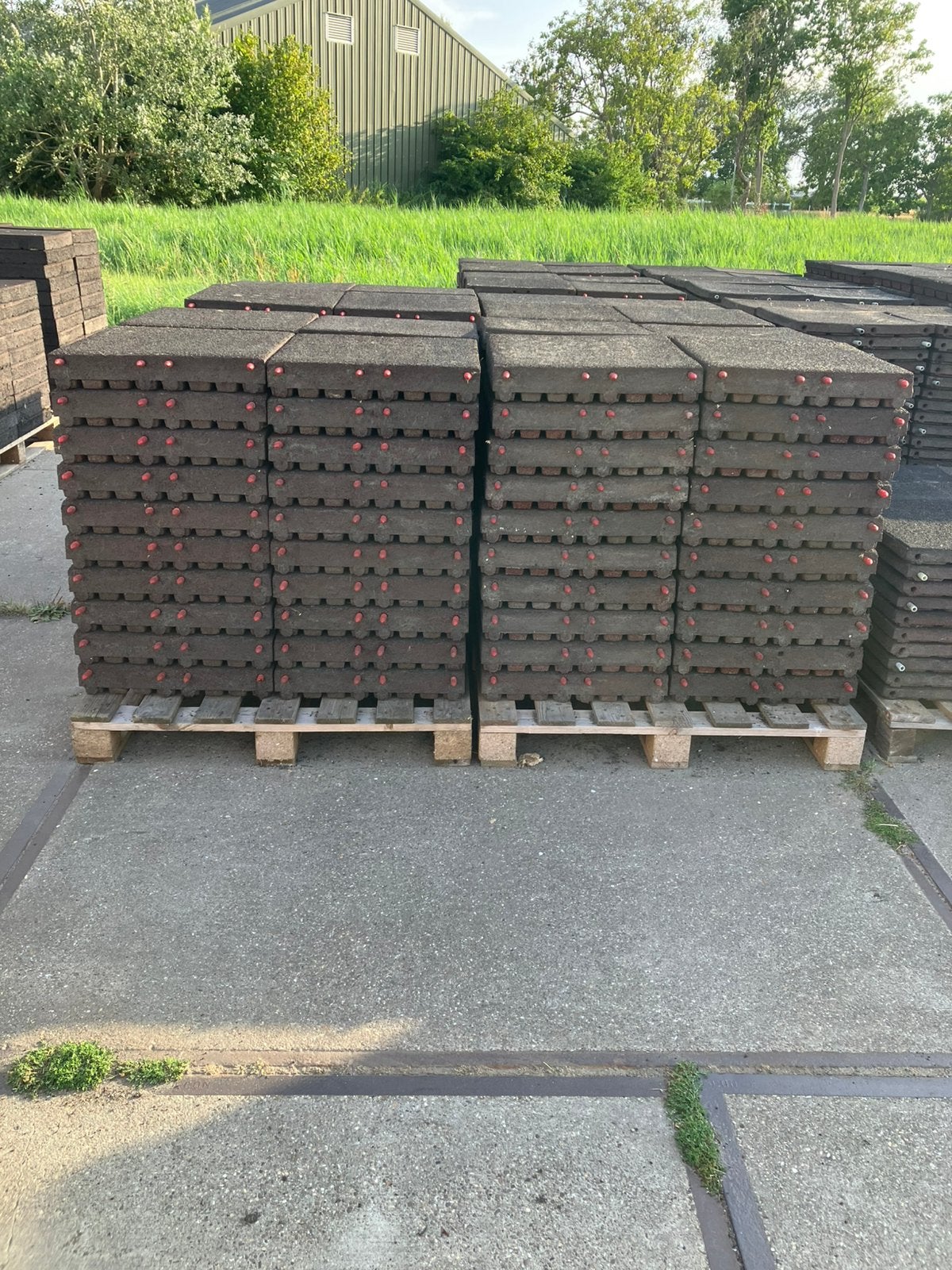 🐴 244 vochtdoorlatende rubberen matten 50x50x9cm 🐴, Dieren en Toebehoren