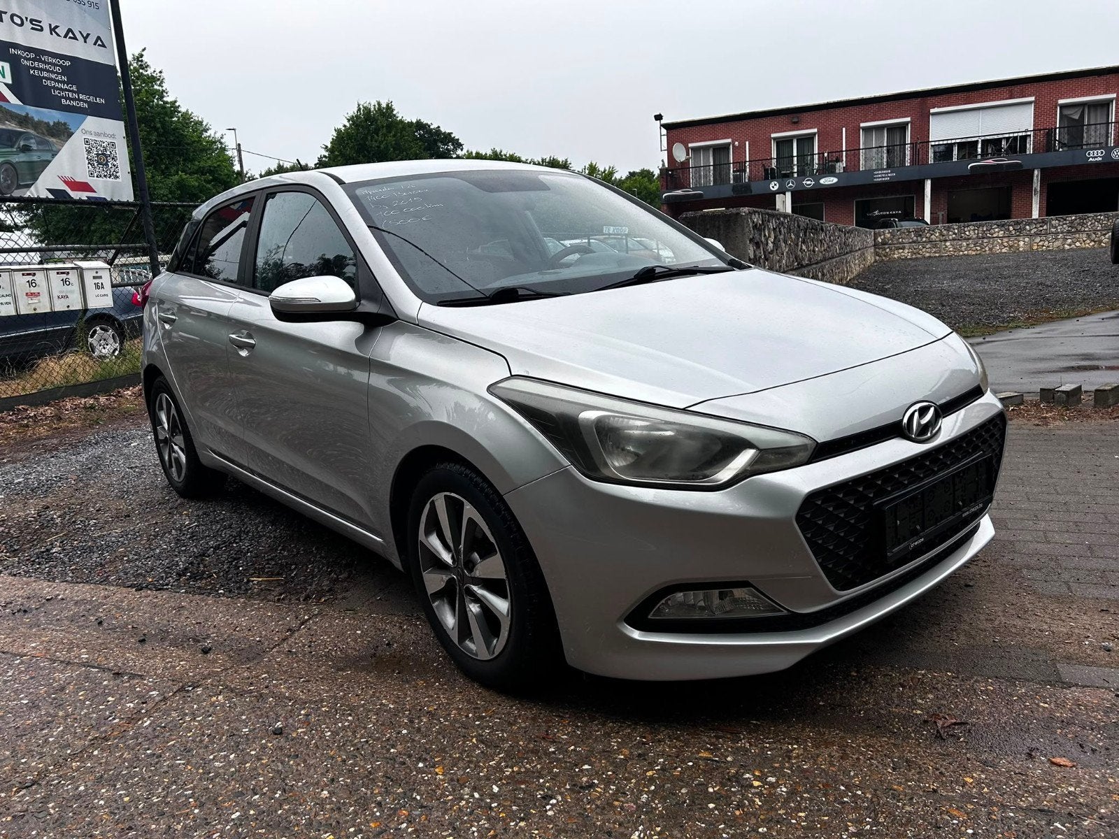 Hyundai i20 1.2 km essence 100 000 ch 2016, Argent ou Gris, Achat, Entreprise, Boîte manuelle
