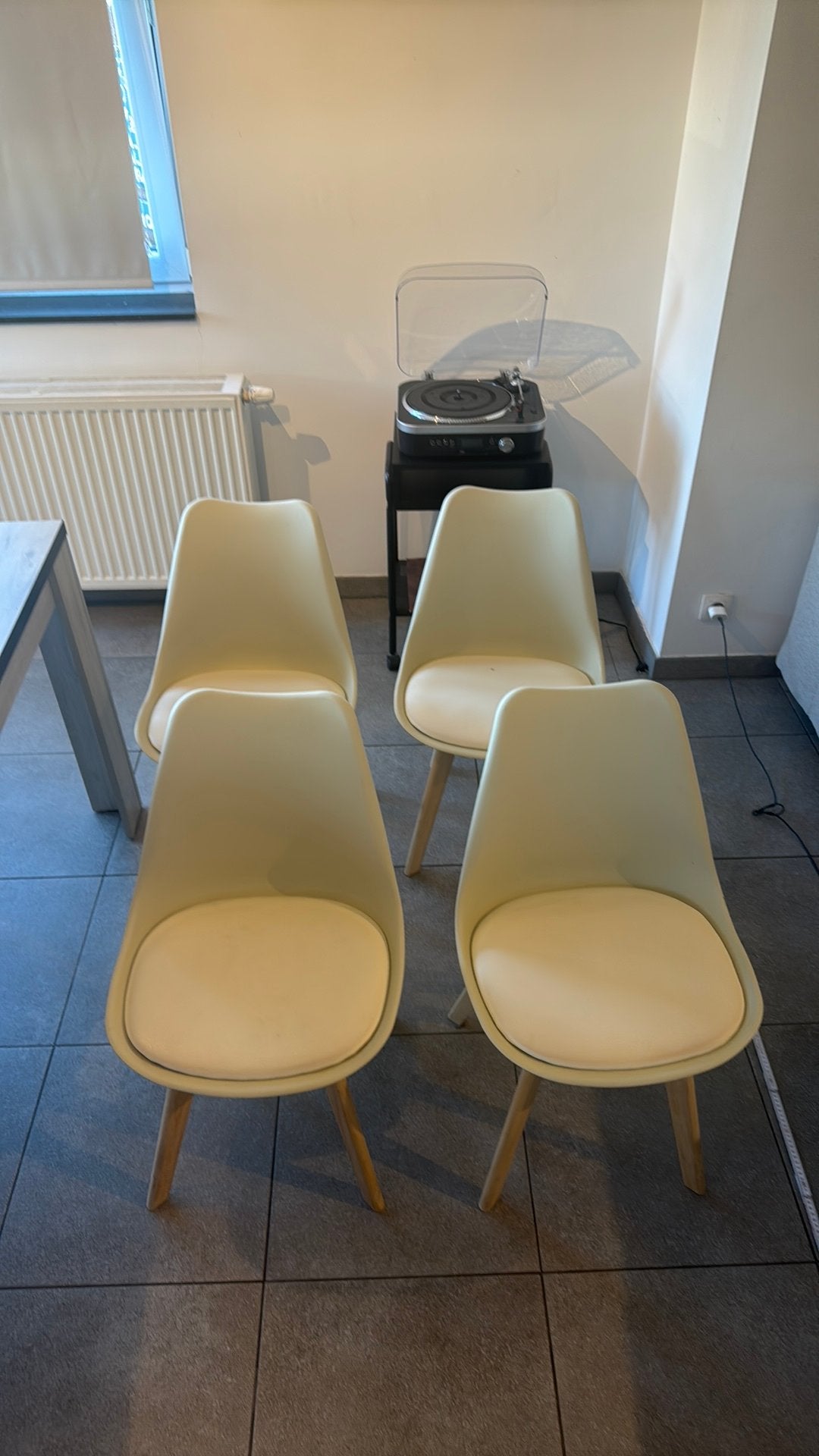 Chaise salle a manger beige, Enlèvement, Utilisé, Autres couleurs, Quatre