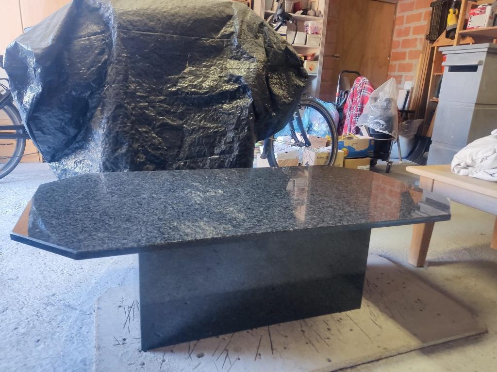 Salontafel graniet, Enlèvement