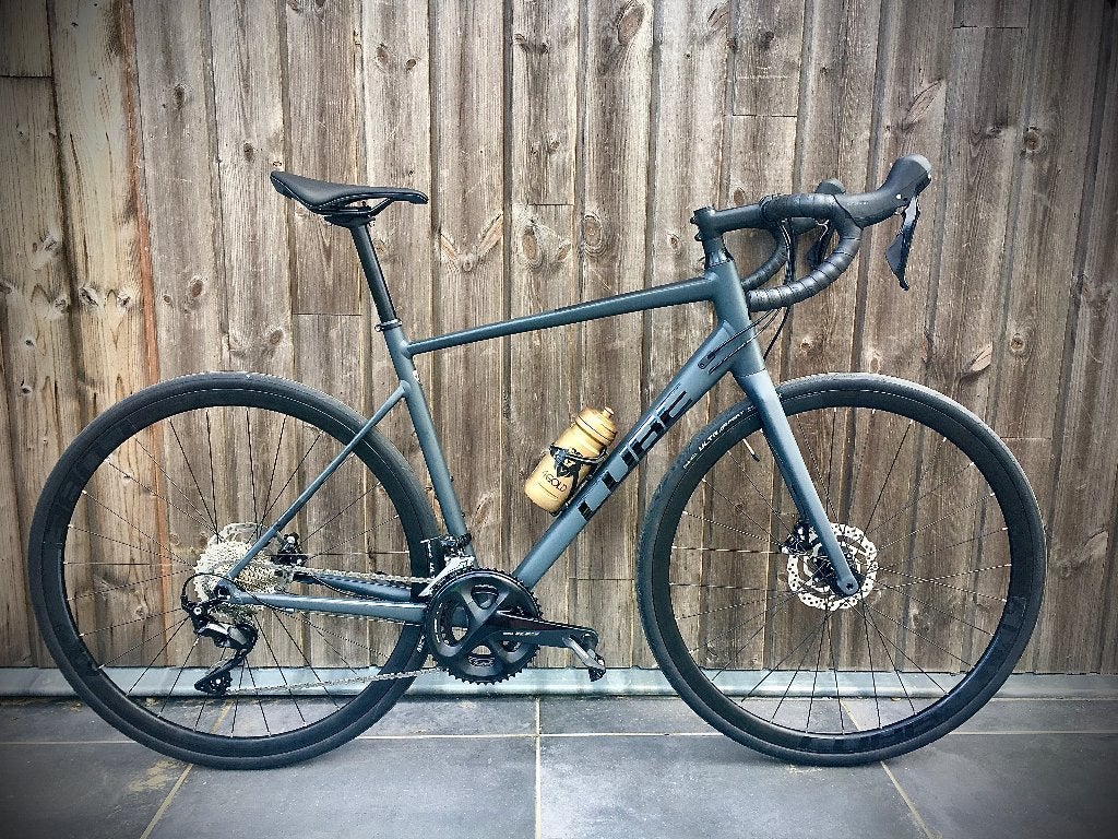 Cube Attain 2023 maat 56, Vélos & Vélomoteurs, Vélos | Vélos de course, Autres marques, Aluminium, Comme neuf, Enlèvement