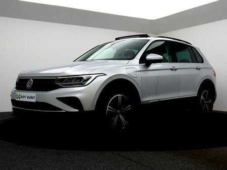 Volkswagen Tiguan eHybrid (PHEV) Tiguan eHybrid 1.4 Life Bus, Autos, Volkswagen, Argent ou Gris, Détection des panneaux routiers