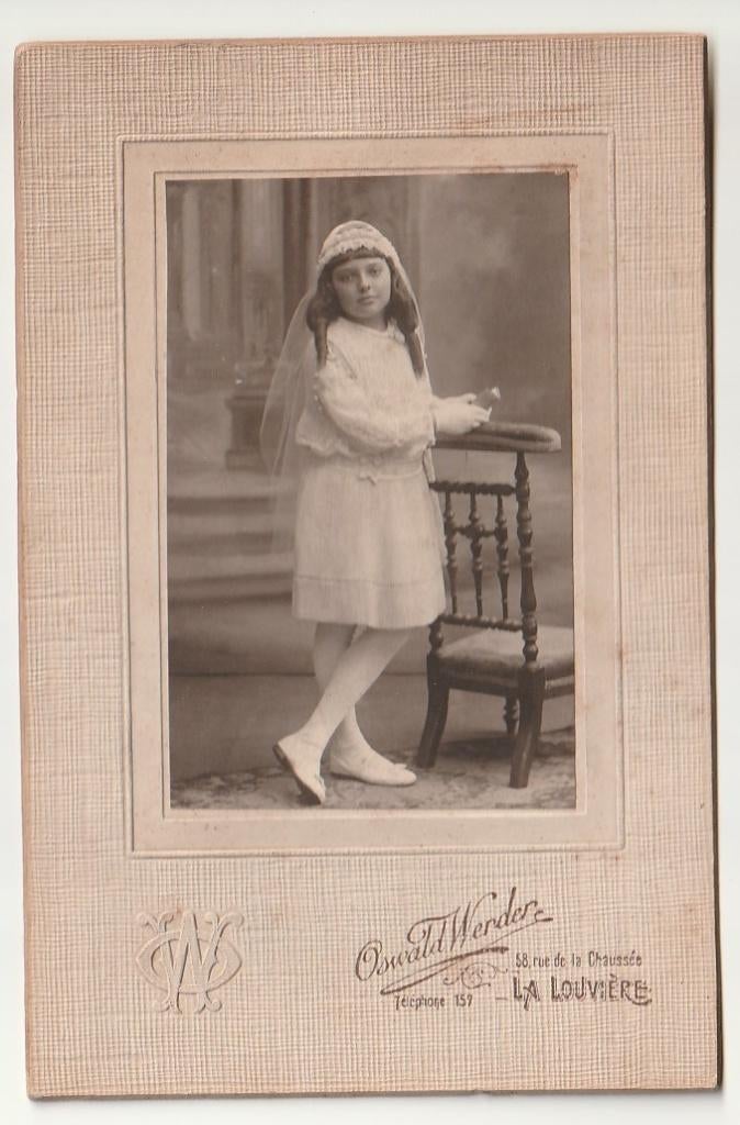 Photo Cabinet jeune communiante missel O. WERDER La Louvière, Envoi, Utilisé, Enfant, Photo