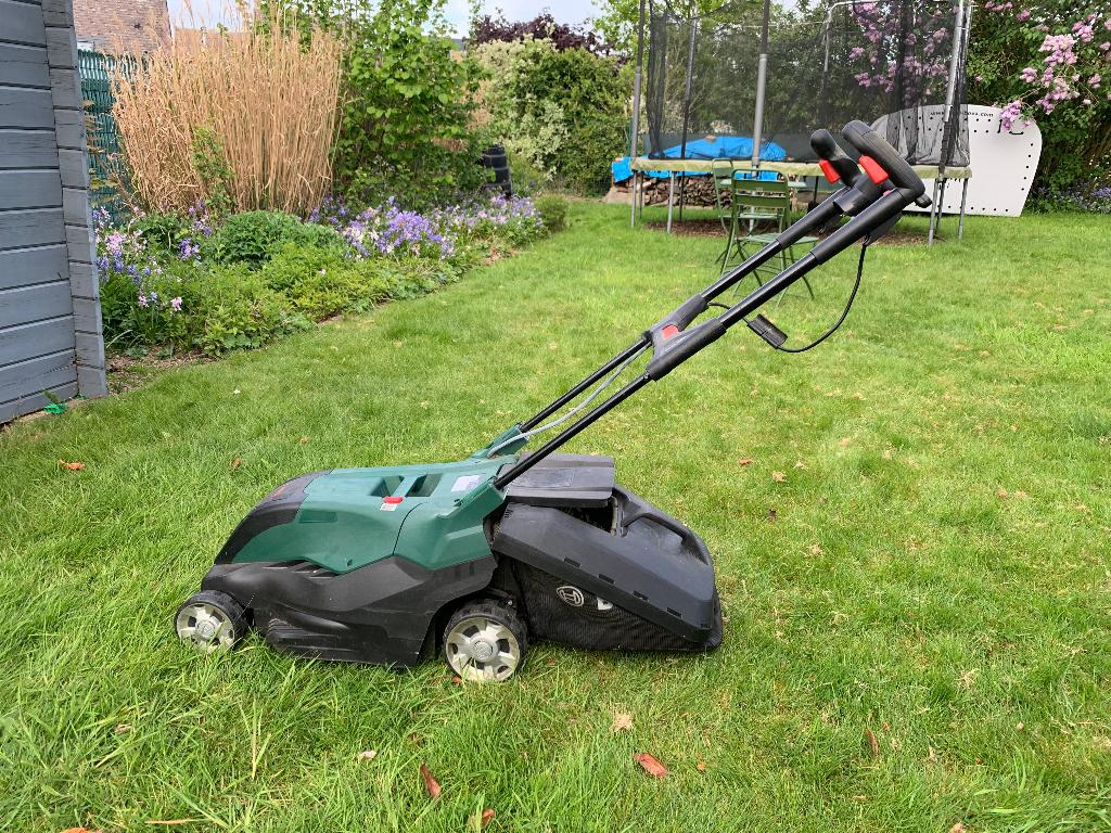 Tondeuse à gazon Bosch AdvancedRotak 40-650, Démarrage électrique, 40 à 49 cm, Enlèvement, Utilisé