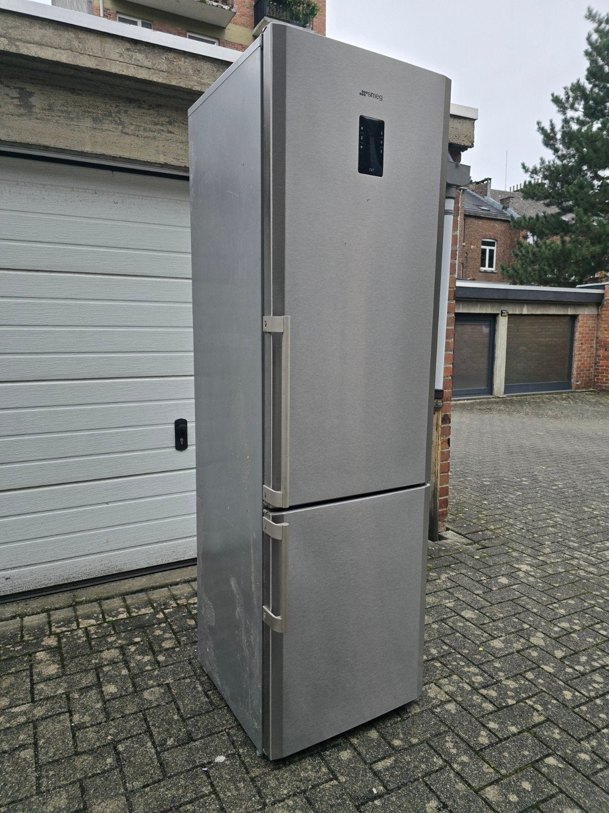 SMEG FRIGO AVEC CONGÉLATEUR  A+++ NO FROST, Articles professionnels, Enlèvement