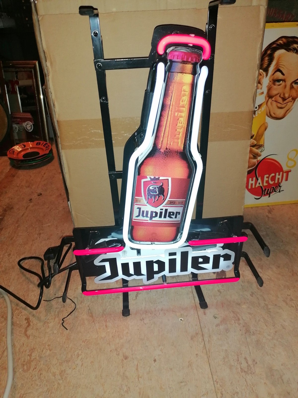 Jupiler neon nooit gebruikt geweest, Enlèvement