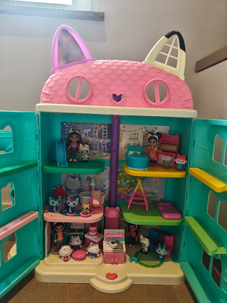 Purffect dollhouse met uitbreidingen (Gabbys poppenhuis), Ophalen, Zo goed als nieuw, Complete set, Figuren