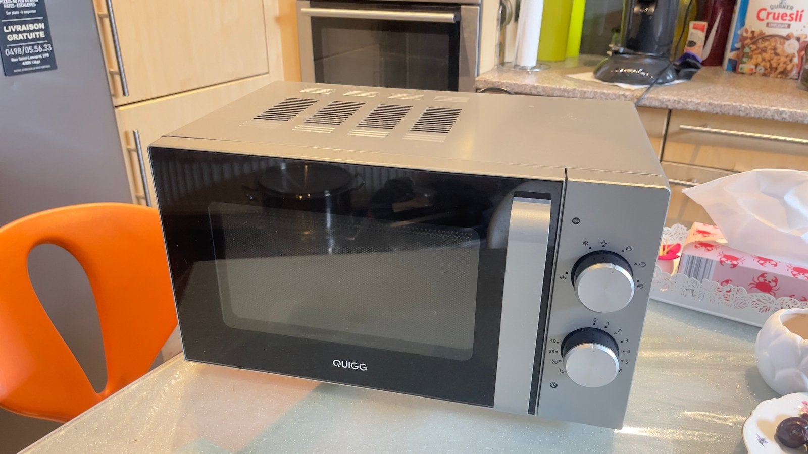 micro onde full inox Quigg en bon etat !, Elektronische apparatuur, Microgolfovens, Crisp, Tussenbouw, Ophalen of Verzenden, Zo goed als nieuw