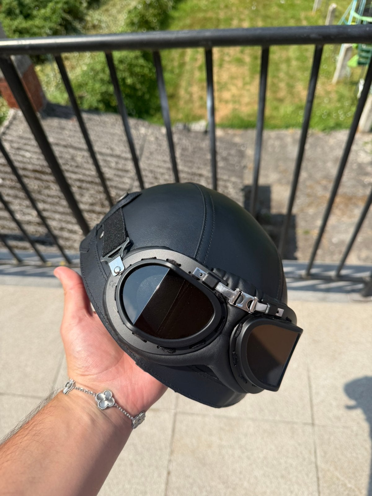 Casque noir vintage – Neuf, jamais utilisé, Enlèvement ou Envoi, Neuf