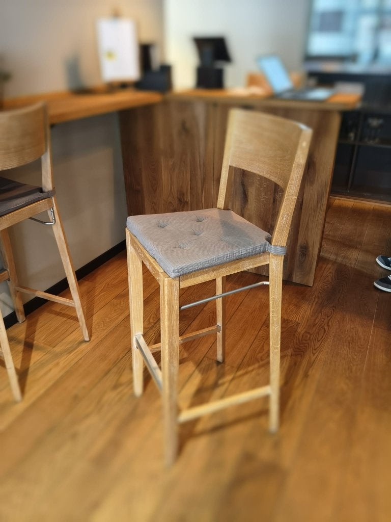 Hoge eiken krukken met rugsteun (7 stuks), Ophalen, Gebruikt, Hout
