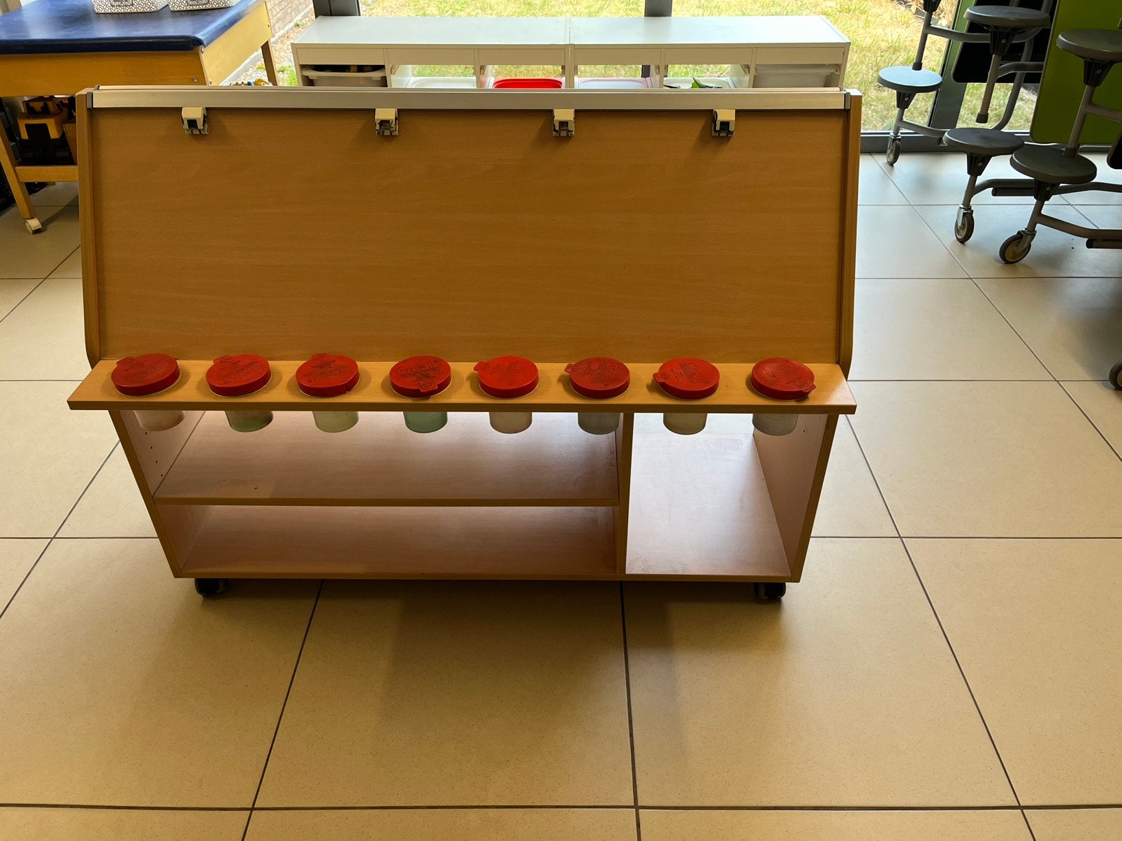 Houten schildersezel/ kast kleuterklas, Kinderen en Baby's, Speelgoed | Educatief en Creatief, Ophalen, Gebruikt